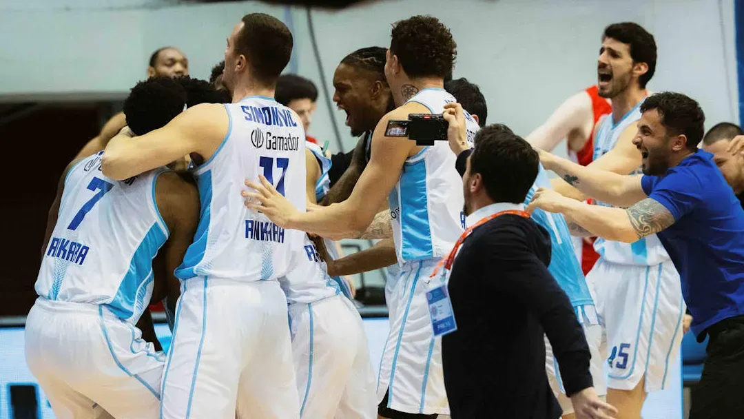 Vidéo : L'ancien Parisien Kyle Allman envoie Turk Telekom en demi-finale de l'Eurocup