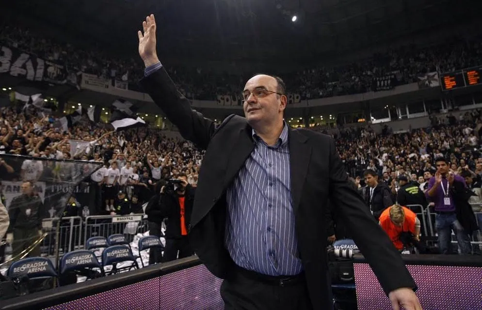 L'impressionnant adieu du Partizan Belgrade à Dusko Vujosevic