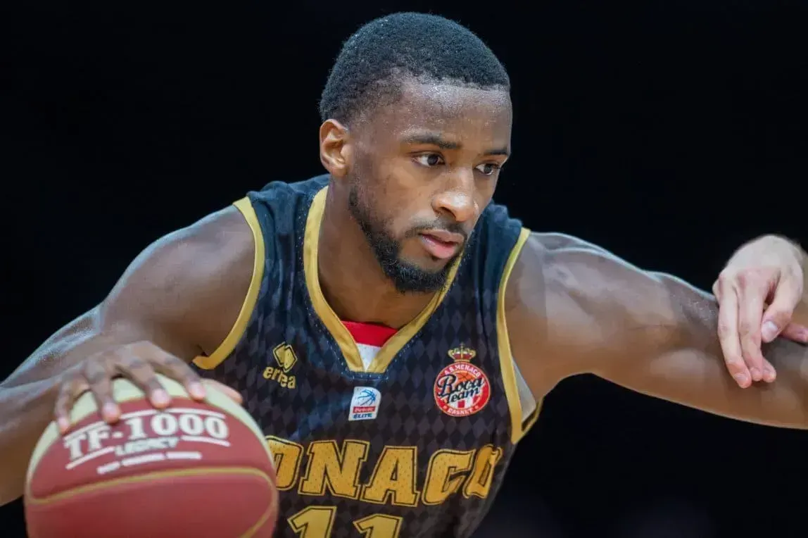750 000 dollars, ce serait le buyout que paierait Dubaï pour transférer le Monégasque Alpha Diallo