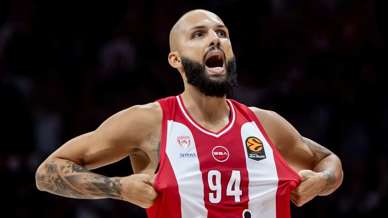 Malgré Evan Fournier, l'Olympiakos manque sa première occasion d'être sacré champion