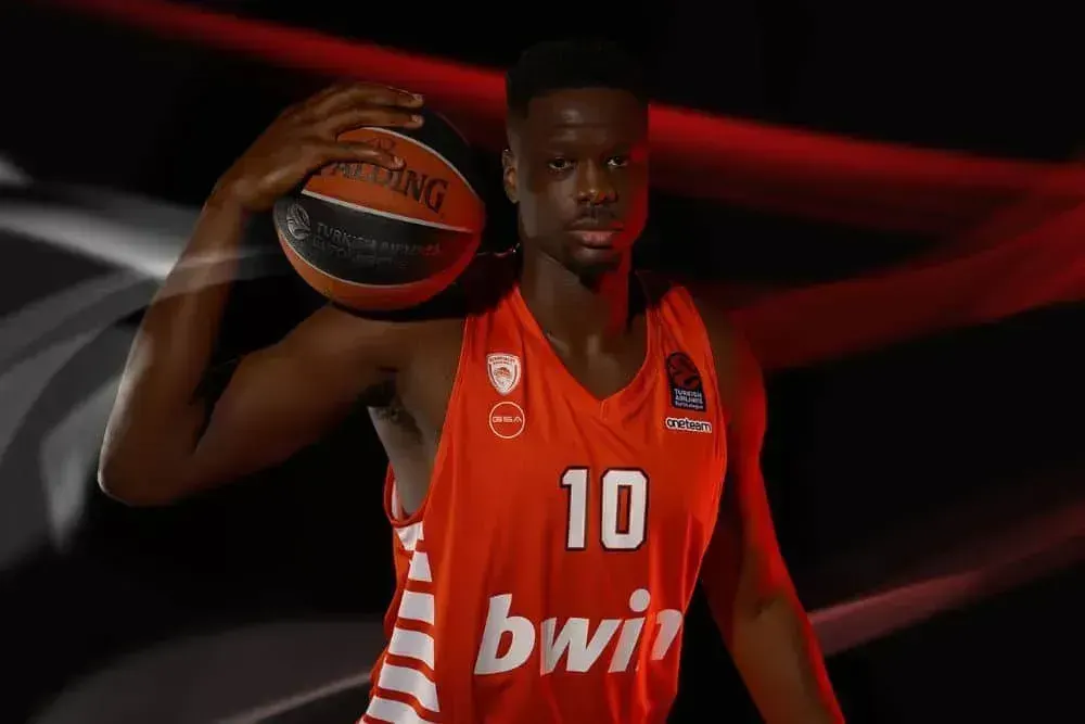 Olympiakos officialise le départ de Moustapha Fall