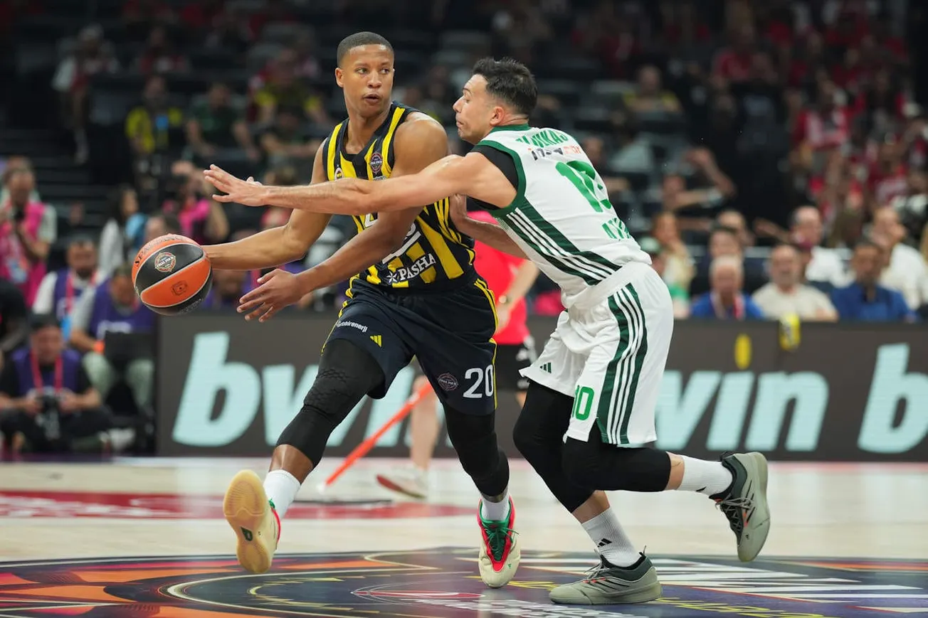 Devon Hall signe son retour à Milan