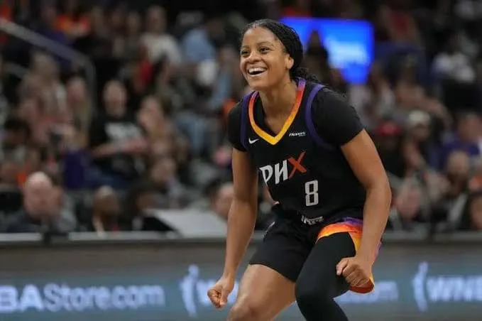 WNBA : Monique Akoa Makani transférée aux Los Angeles Sparks