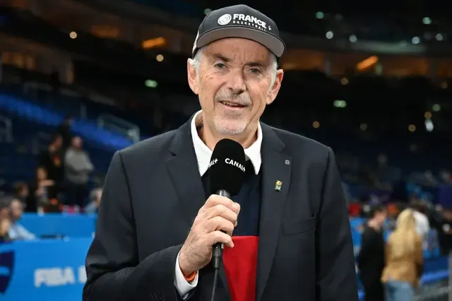 George Eddy aux commentaires du Paris Basketball sur Euroleague TV
