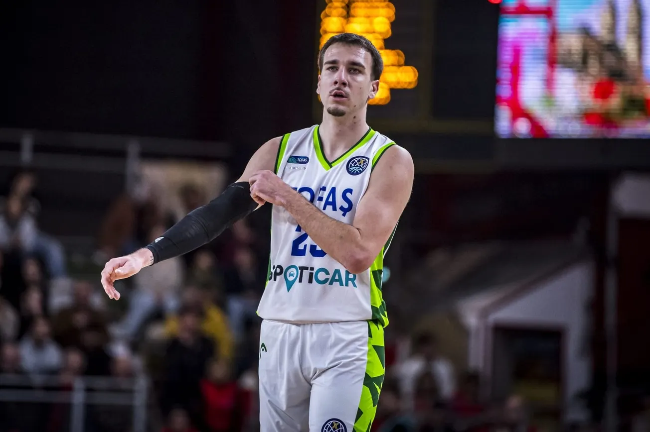 L'ASVEL a-t-elle laisser fuiter l'arrivée d'Hugo Besson ?