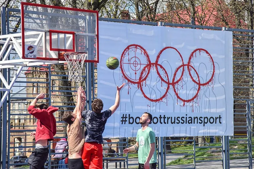La FIBA ​​lève les restrictions imposées aux joueurs russes et biélorusses