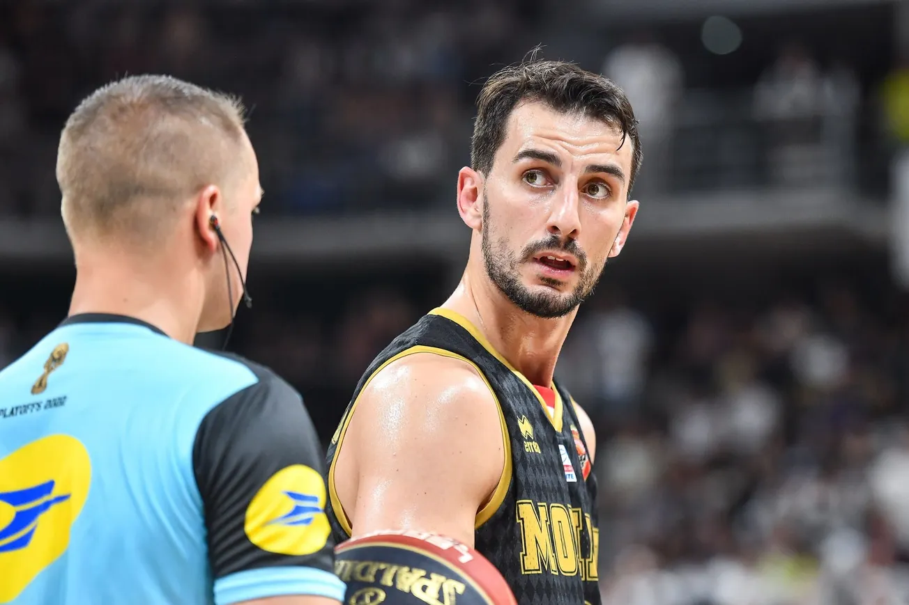 Léo Westermann sous le maillot de l'AS Monaco lors du match 2 de la finale de Betclic Élite face à l'ASVEL, à l'Astroballe de Villeurbanne, le 17 juin 2022