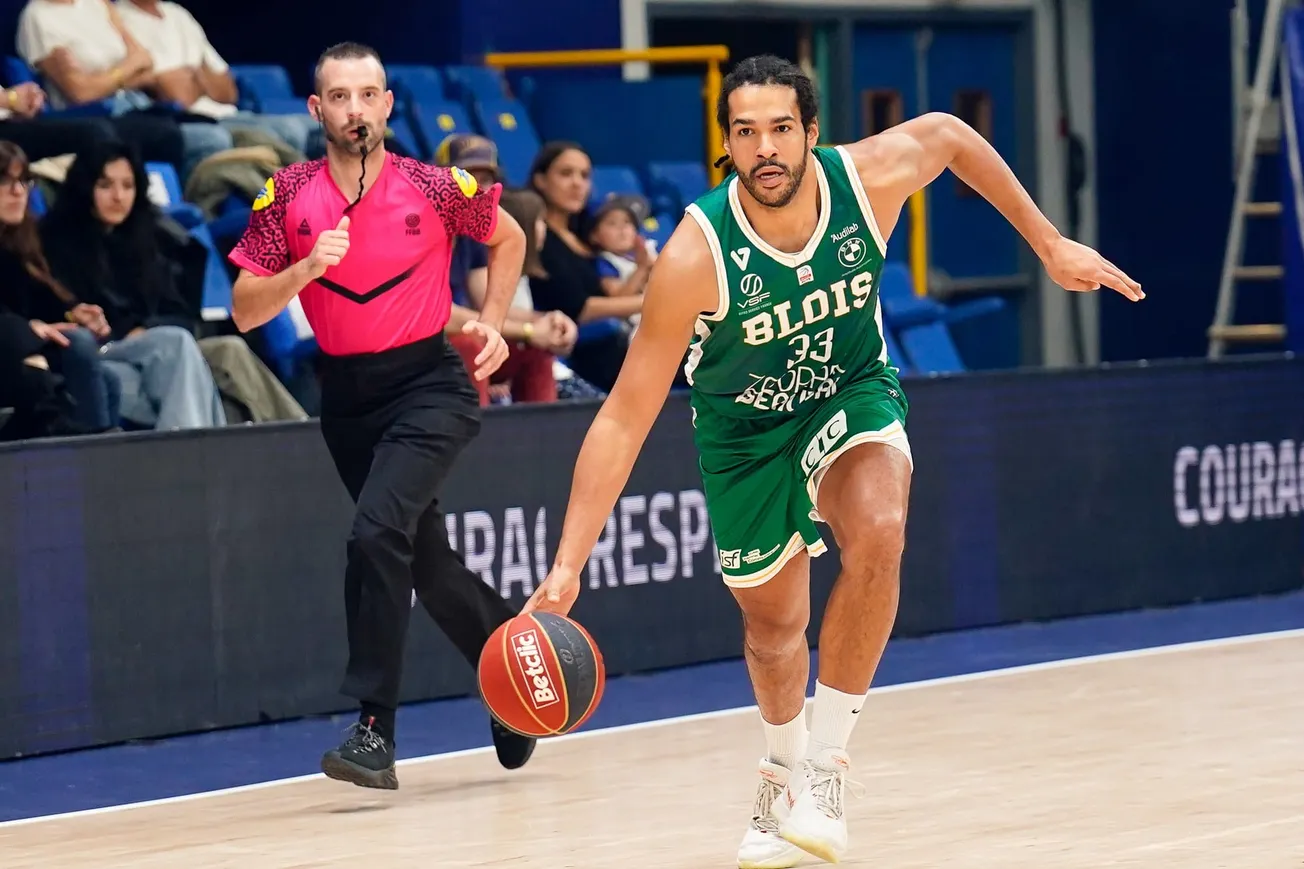 Thomas Hieu-Courtois sous le maillot de Blois lors du match de Betclic Élite contre les Metropolitans 92 à la salle Marcel-Cerdan, à Paris, le 21 octobre 2023