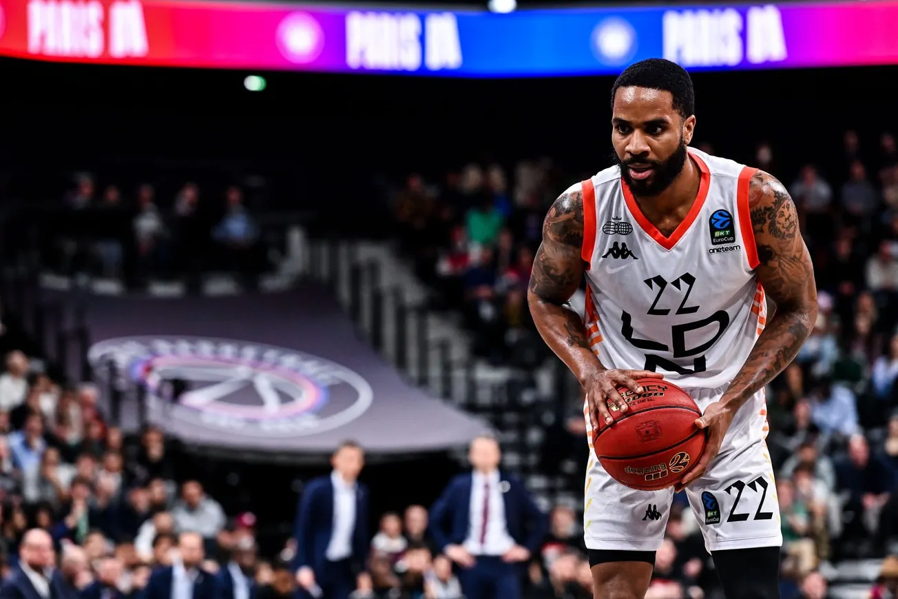 Tarik Phillip, joueur des London Lions, lors du match d'Eurocup entre le Paris Basketball et les London Lions à l'Adidas Arena de Paris, le 26 mars 2024
