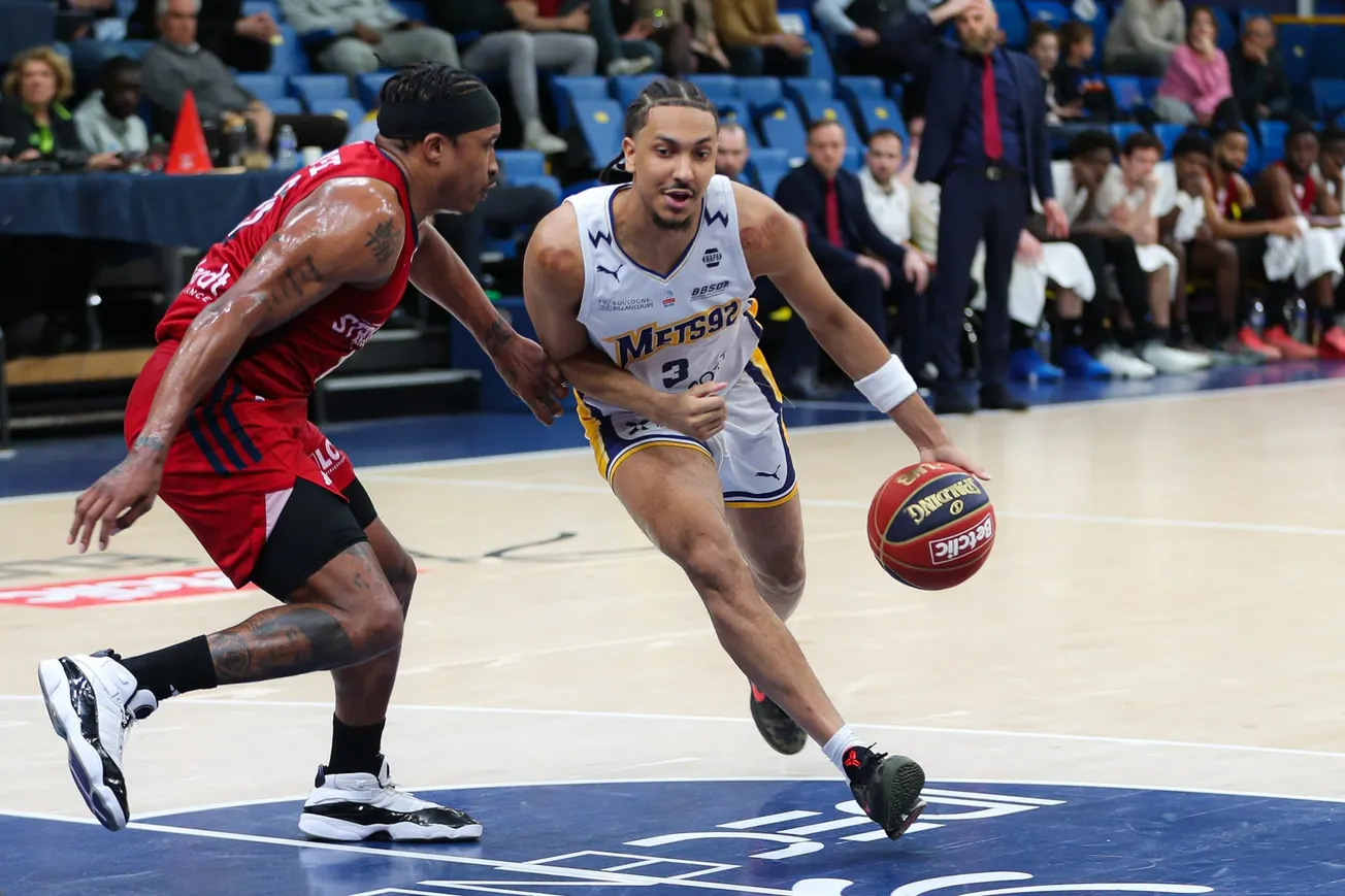 Matthieu Gauzin sous le maillot de Boulogne-Levallois lors du match de Betclic Élite contre Strasbourg, salle Marcel-Cerdan, le 30 avril 2024
