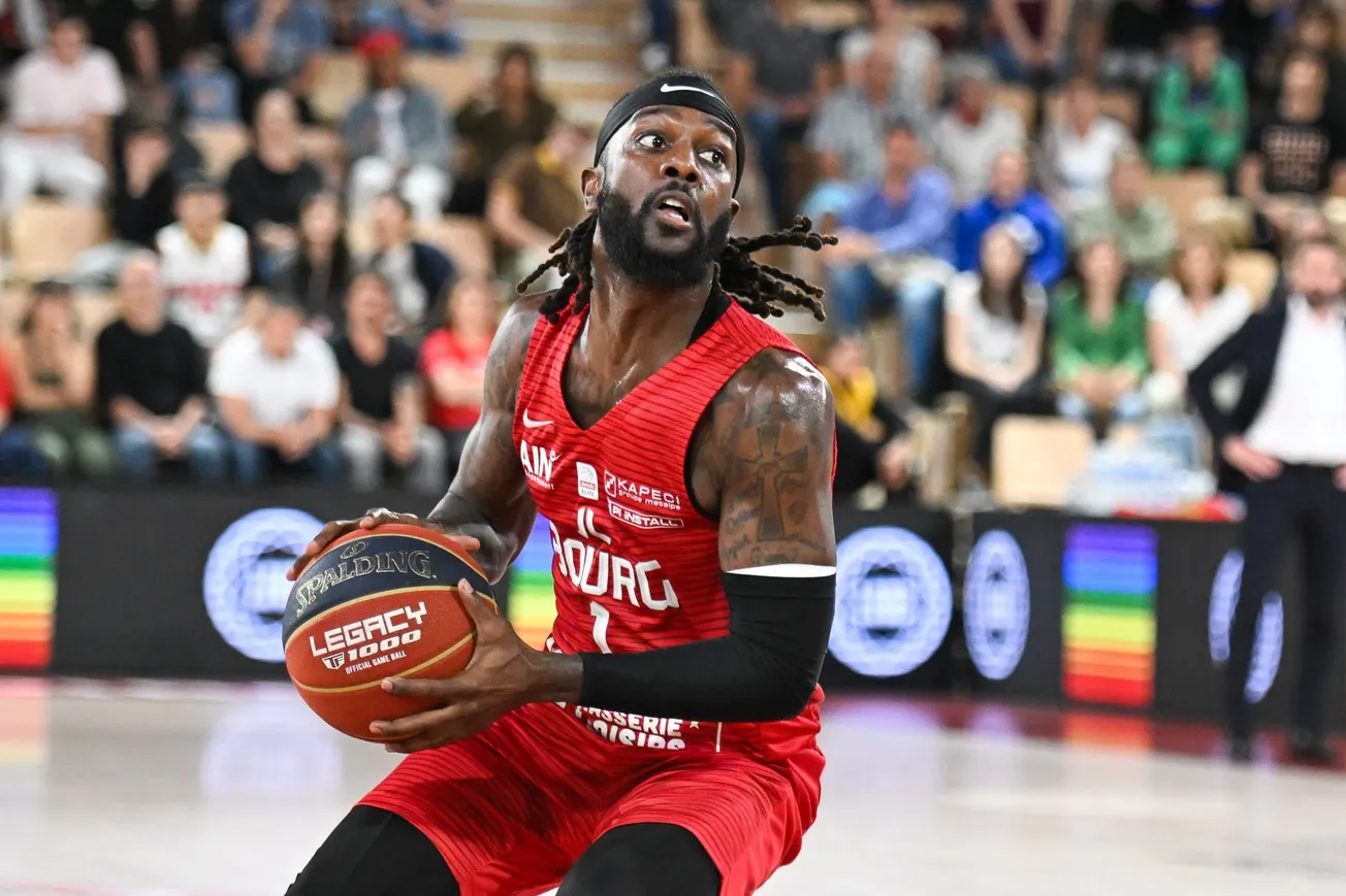 JeQuan Lewis sous le maillot de la JL Bourg lors de la demi-finale de Betclic Élite face à Monaco, salle Gaston-Médecin, le 23 mai 2024