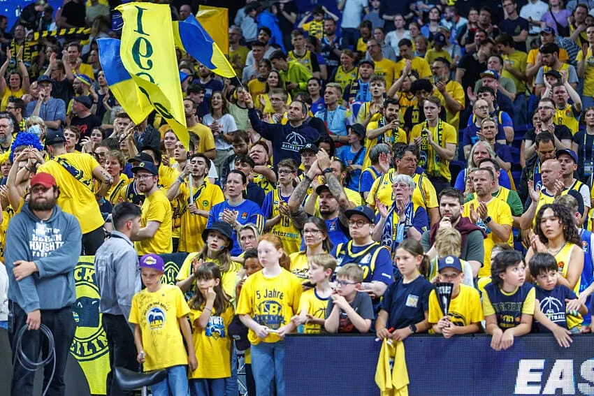 La supportrice la plus âgée de l'Alba Berlin a 102 ans !
