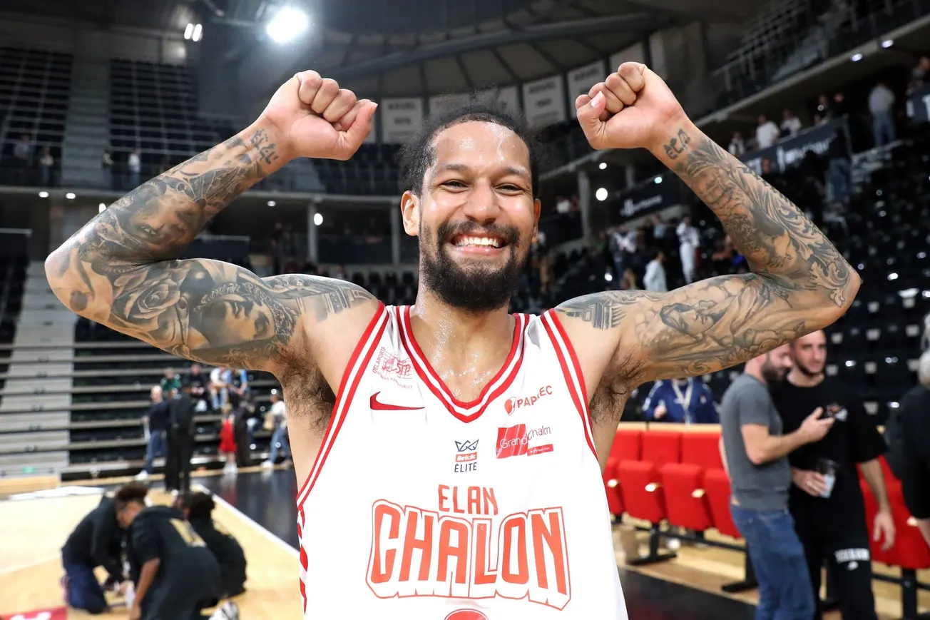 Jeremiah Hill, sous le maillot de l'Élan Chalon, lors du match de Betclic Élite entre Lyon-Villeurbanne et Chalon à la LDLC Arena de Lyon, le 1er novembre 2025