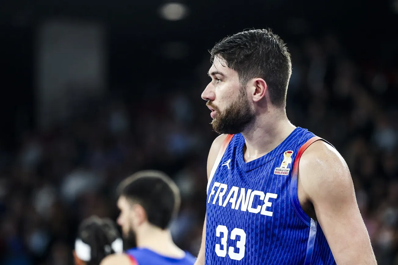 Killian Tillie sous le maillot de l'équipe de France face à la Belgique, en pré-qualifications à la Coupe du monde 2027, à la Kindarena de Rouen le 28 novembre 2025