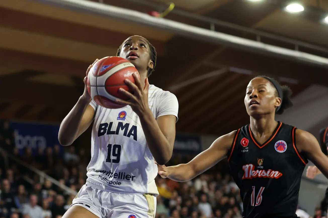 Sarah Cissé, sous le maillot de Lattes-Montpellier, en demi-finale d'Eurocup féminine face à Mersin, le 26 février 2026 à Lattes.