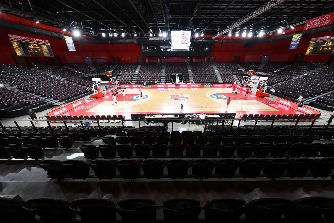 Vue générale de la salle Ekinox de la JL Bourg, tribunes vides, lors du match de Betclic Élite entre Bourg-en-Bresse et Monaco le 27 mai 2026