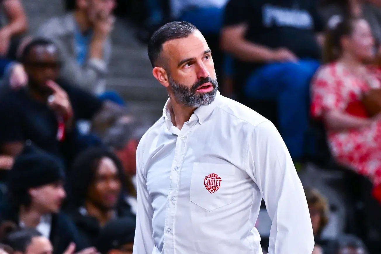 Fabrice Lefrançois, entraîneur de Cholet Basket, lors du match 1 de demi-finale des play-offs de Betclic Élite entre Paris et Cholet à l'Adidas Arena, le 2 juin 2026