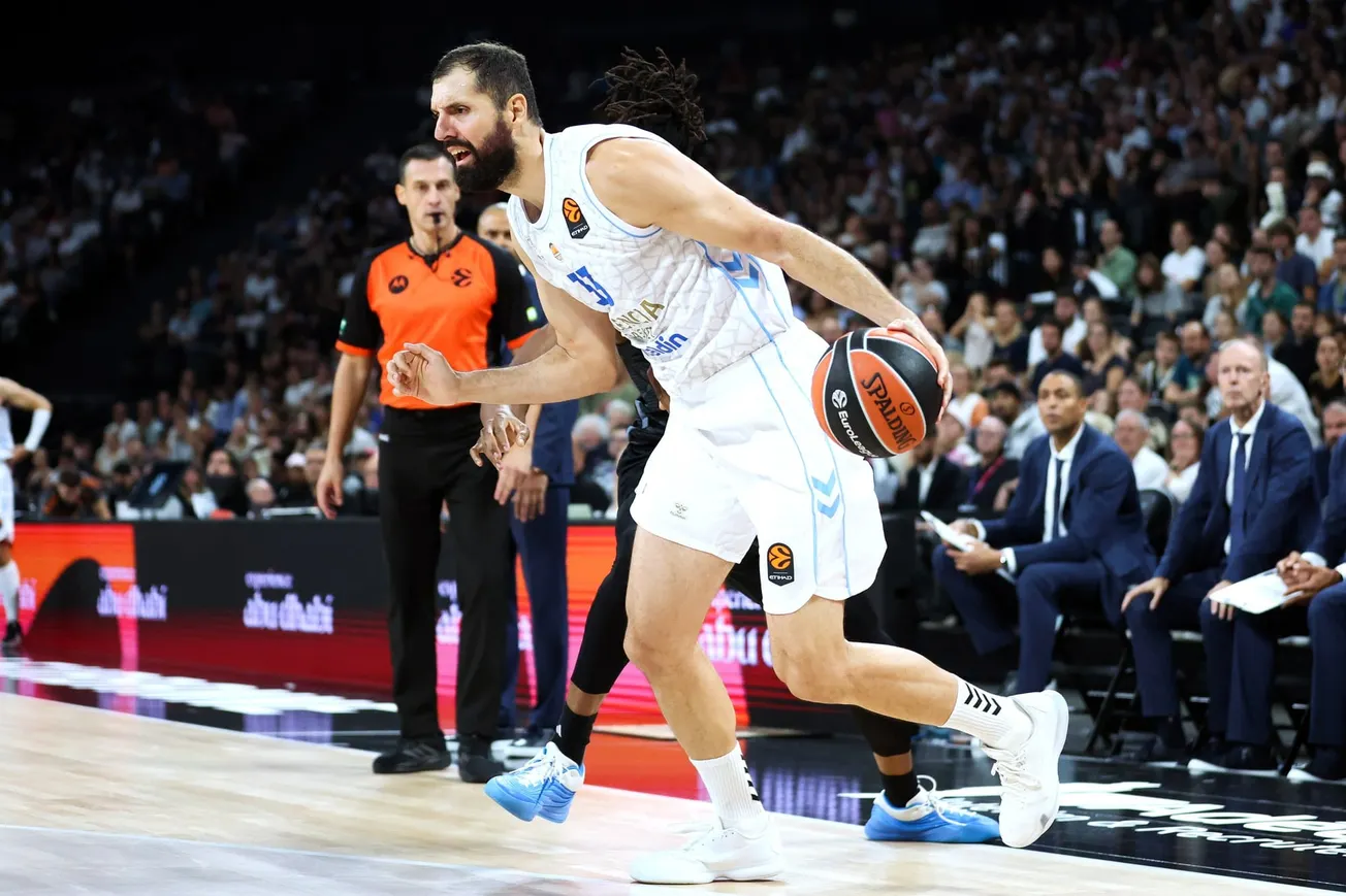 Nikola Mirotic, sous le maillot de Valence, en action lors du match d'Euroleague entre l'ASVEL et Valence à la LDLC Arena de Lyon, le 2 octobre 2026