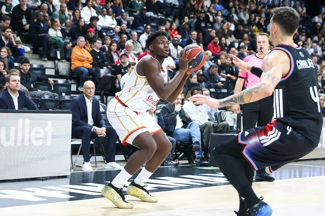 Neftali Difuidi sous le maillot de la SIG Strasbourg lors du match de Betclic Élite entre le Paris Basketball et Strasbourg à l'Adidas Arena, le 11 octobre 2026