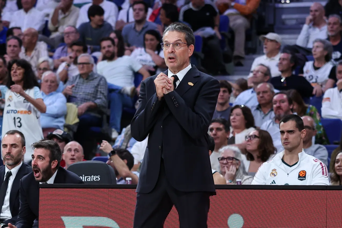 Pedro Martinez, entraîneur du Real Madrid, sur le banc lors du match d'Euroleague contre l'ASVEL Villeurbanne, le 15 octobre 2026 au Movistar Arena de Madrid