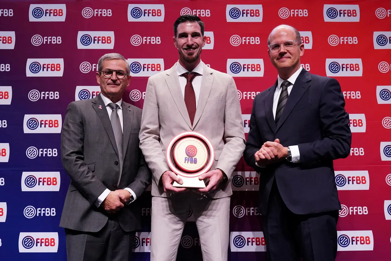 Nando De Colo honoré par la FFBB