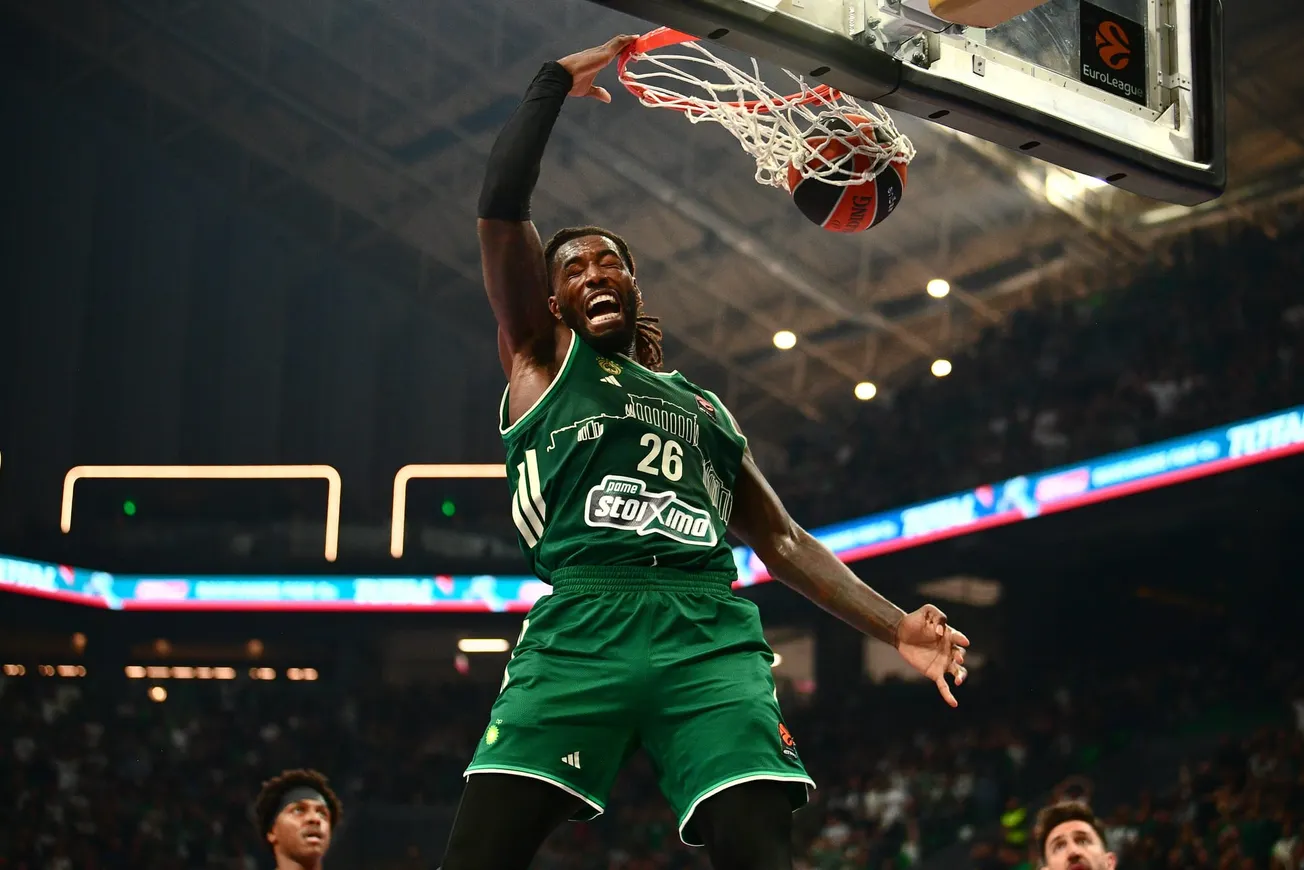 Nadir Hifi, Jaylen Hoard et Mathias Lessort avec les Bleus