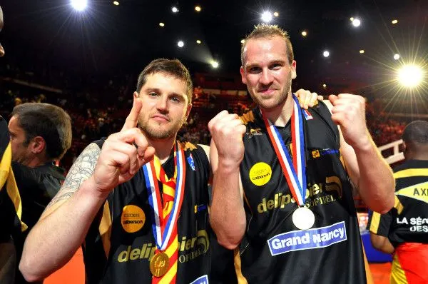 Podcast : Stephen Brun et « La Boîte à souvenirs » – Quand il laisse en plan sa compagne Laétitia Kamba…