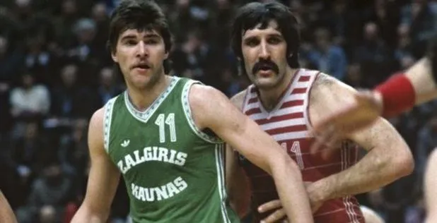 Vidéo: Le top 10 des joueurs de l’ex-Union soviétique