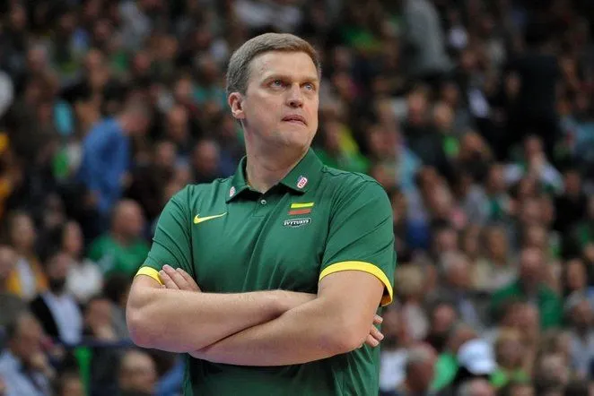 Israël: Le coach lituanien Dainius Adomaitis licencié de l’Hapoel Jerusalem