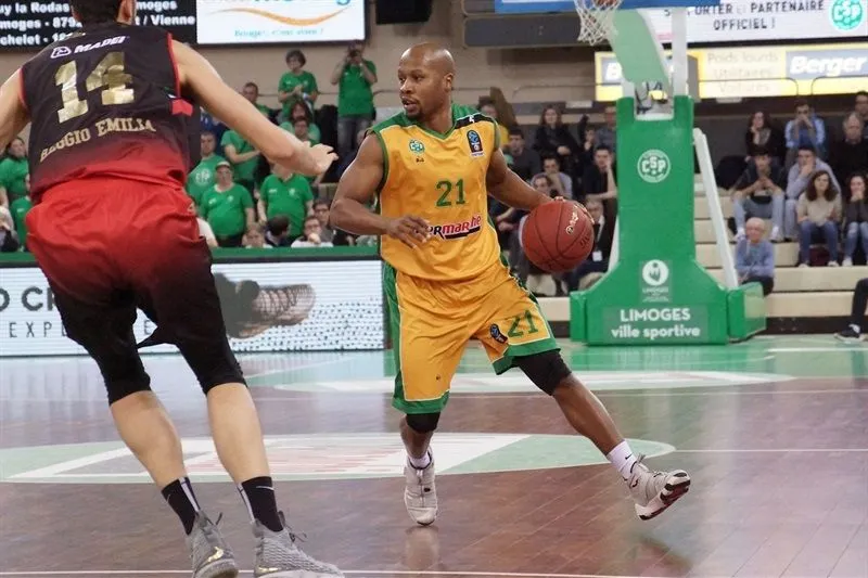 Le passeport camerounais de Danny Gibson (ex Limoges) serait un faux