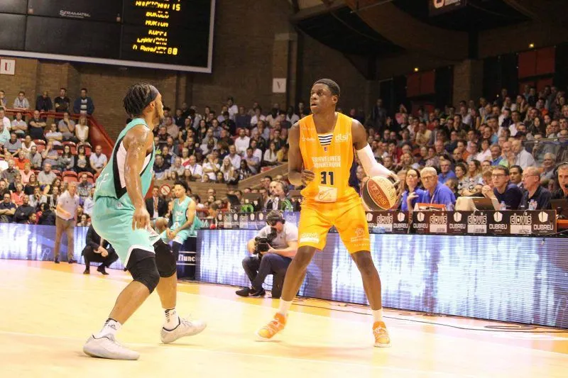 Jeep® ÉLITE : Jean-Michel Mipoka prolonge avec le BCM Gravelines-Dunkerque