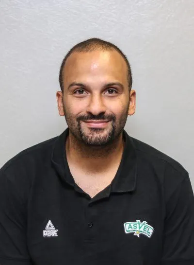 Le coach TJ Parker se blesse au genou pendant Roanne-ASVEL