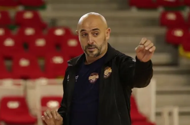 Le coach Germain Castano demeure à la tête d’Orléans