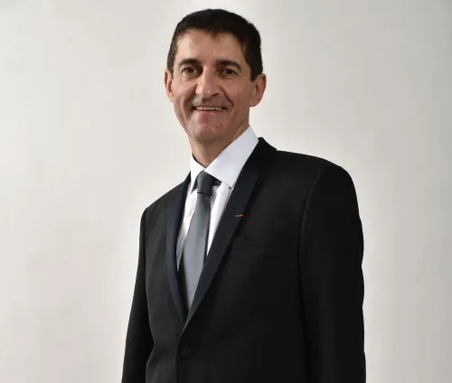 Le Malien Hamane Niang nouveau président de la FIBA, Jean-Pierre Siutat au Bureau central