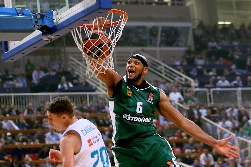 Vidéo : l’énorme dunk d’Adreian Payne (Panathinaïkos) sur Gustavo Ayon