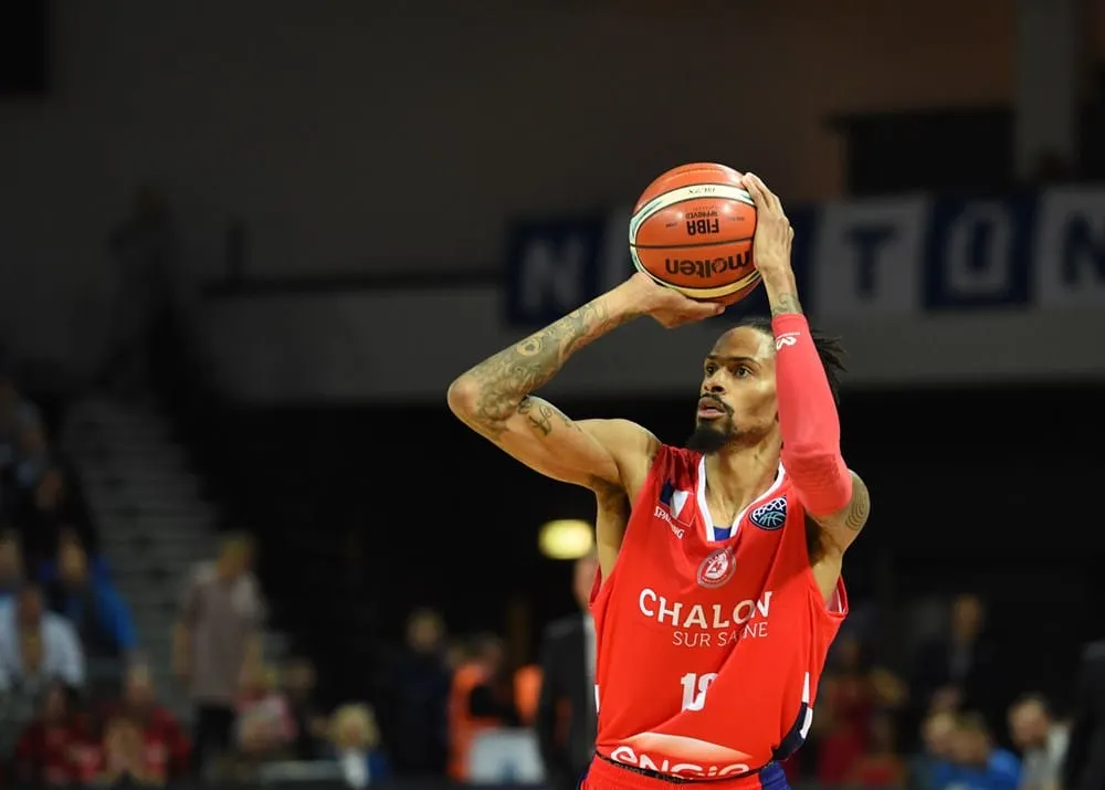 Raphiael Putney (ex Chalon) signe à Porto Rico