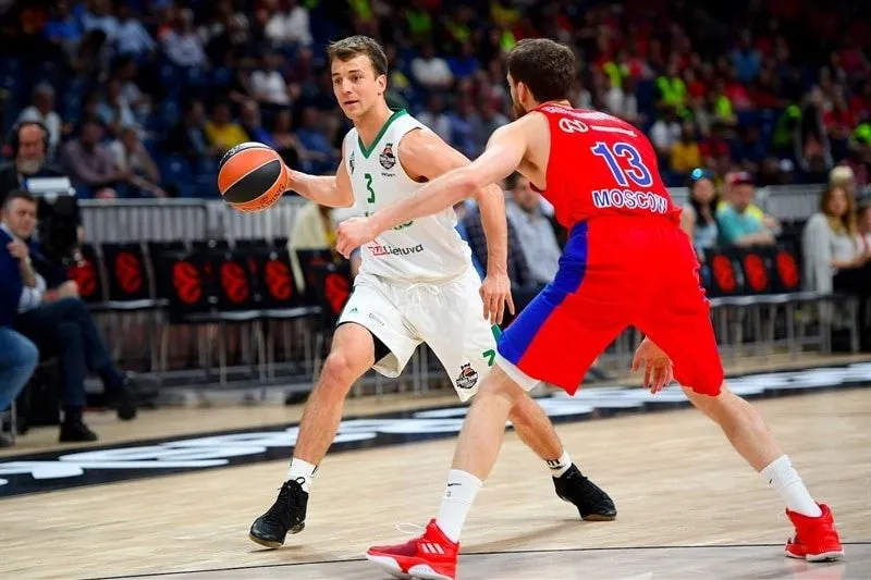 Officiel : Kevin Pangos rejoint le FC Barcelone