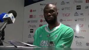 Alain Koffi (Pau) mise sur son équipier Vitalis Chikoko pour dominer les intérieurs de Monaco