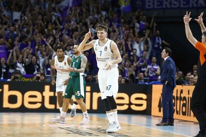 Vidéo : le triple-double de Luka Doncic en seulement 22 minutes !