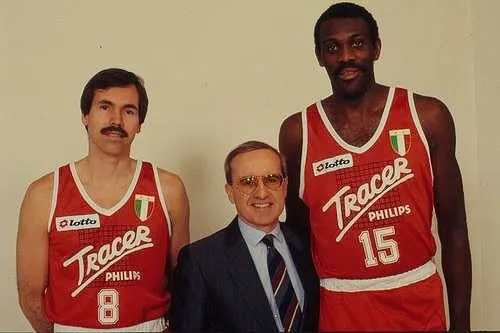 Rétro – 1988 : Le premier Final Four européen consacre l’ex-super star de la NBA, Bob McAdoo