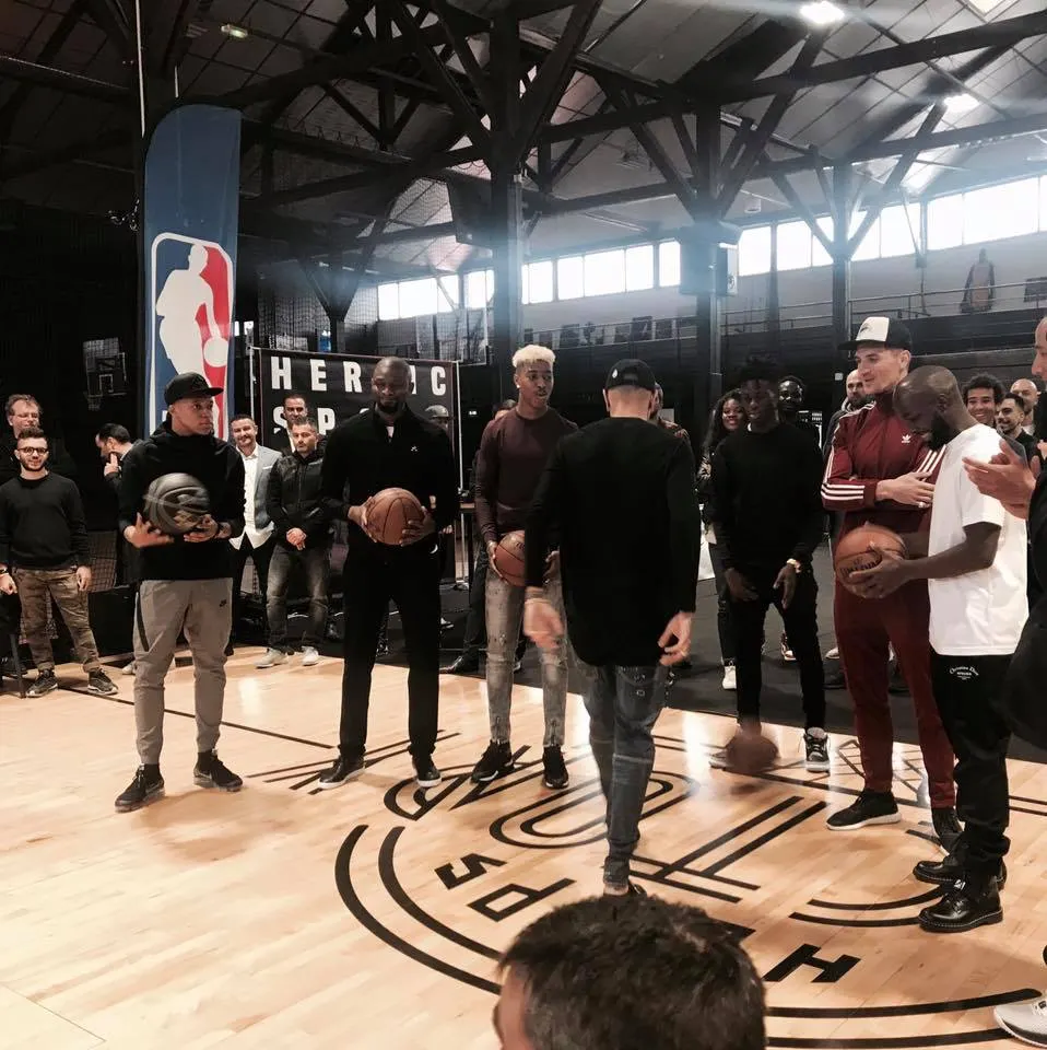 Quand Lassana Diarra et les joueurs du PSG s’essaient au basket