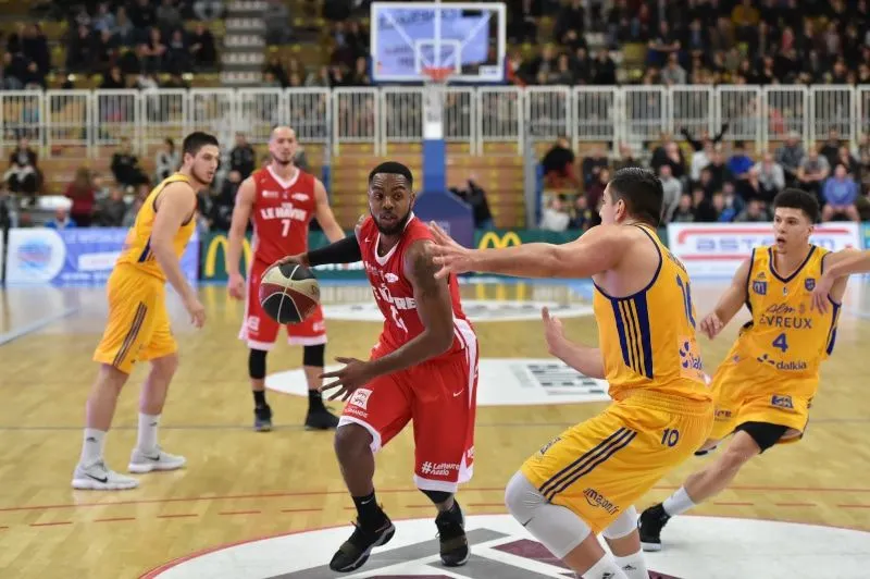 Jeep® ÉLITE : Ron Lewis signe à Fos-sur-Mer