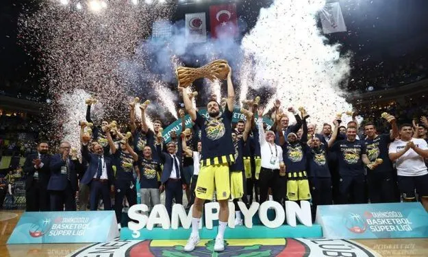 Le Fenerbahce sacré champion de Turquie