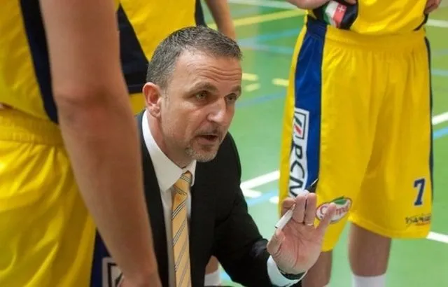 Hyères-Toulon: Manu Schmitt dans l’attente du sort de son club