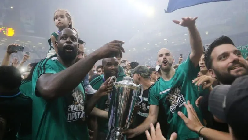 Grèce: Le Panathinaikos champion après avoir fait tomber Olympiakos, 3 à 2