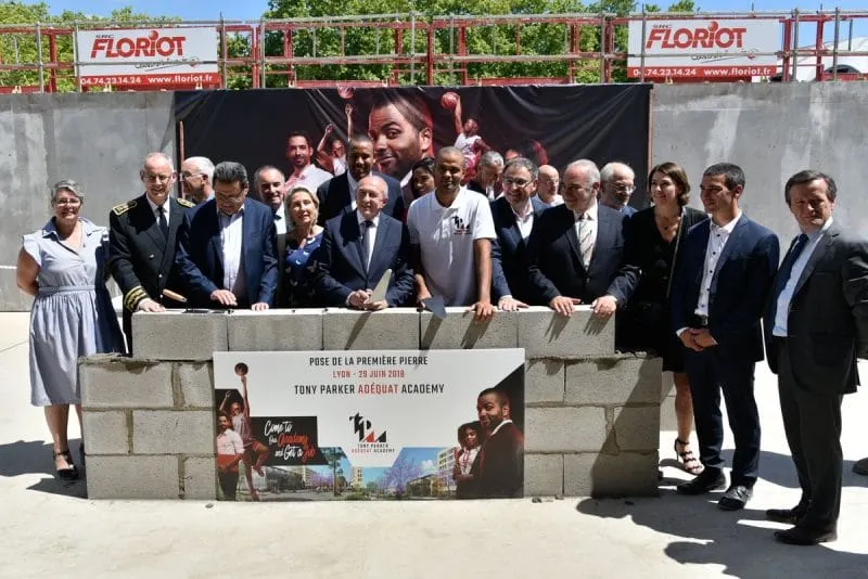 Tony Parker a posé la première pierre de la Halle des Sports de la future Tony Parker Adéquat Academy