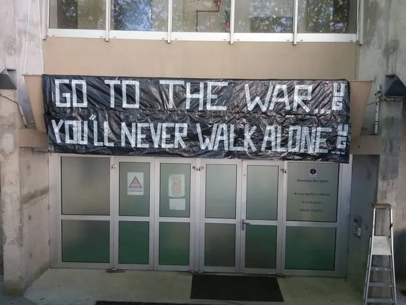 « Go To the War… » Le slogan que les Ultras Green ont affiché à l’entrée des joueurs de Limoges pour ce soir