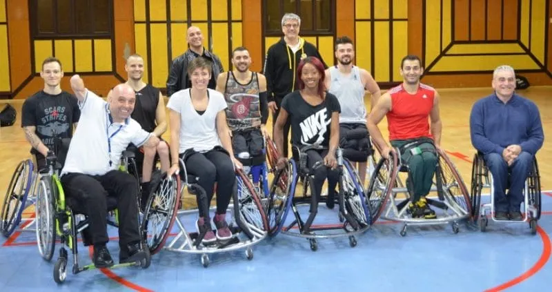 Vidéo: Quand Céline Dumerc s’exerce au basket fauteuil