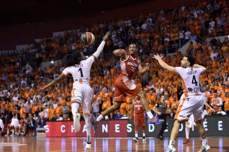 Gerald Robinson prolonge son bail avec Monaco