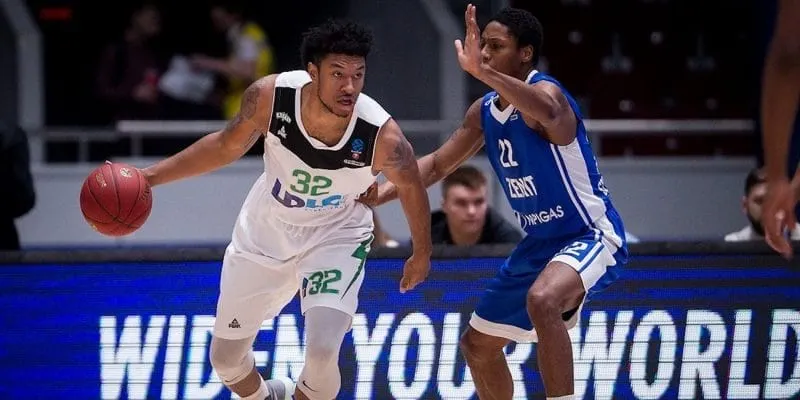 L’intérieur américain Justin Harper quitte Villeurbanne